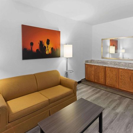 Days Inn & Suites By Wyndham Lubbock Medical Center Dış mekan fotoğraf