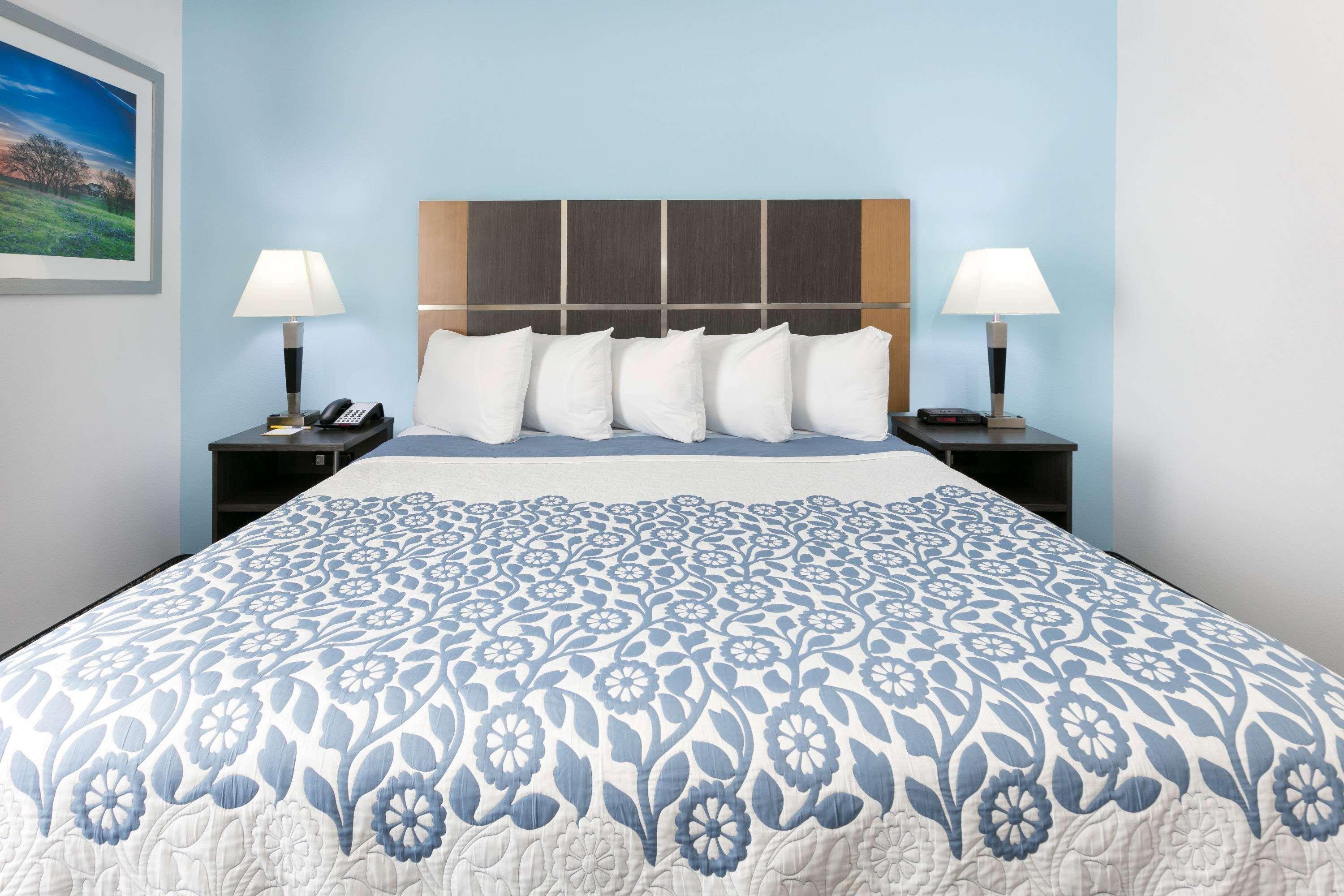 Days Inn & Suites By Wyndham Lubbock Medical Center Dış mekan fotoğraf