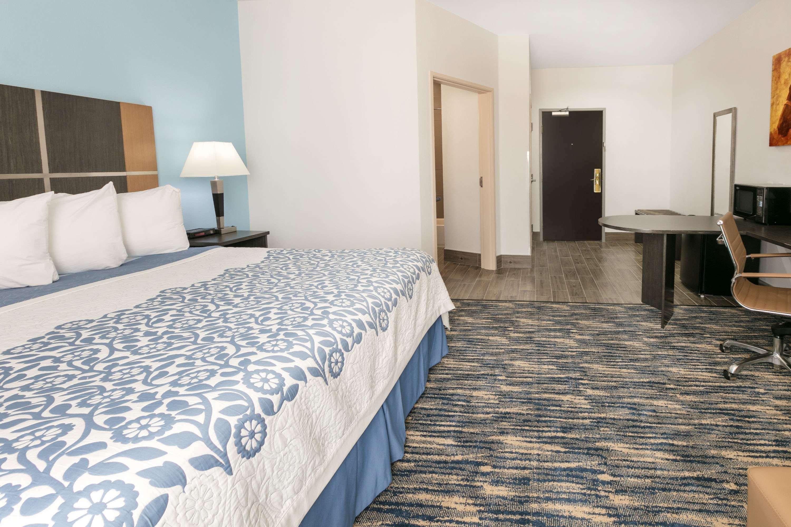 Days Inn & Suites By Wyndham Lubbock Medical Center Dış mekan fotoğraf