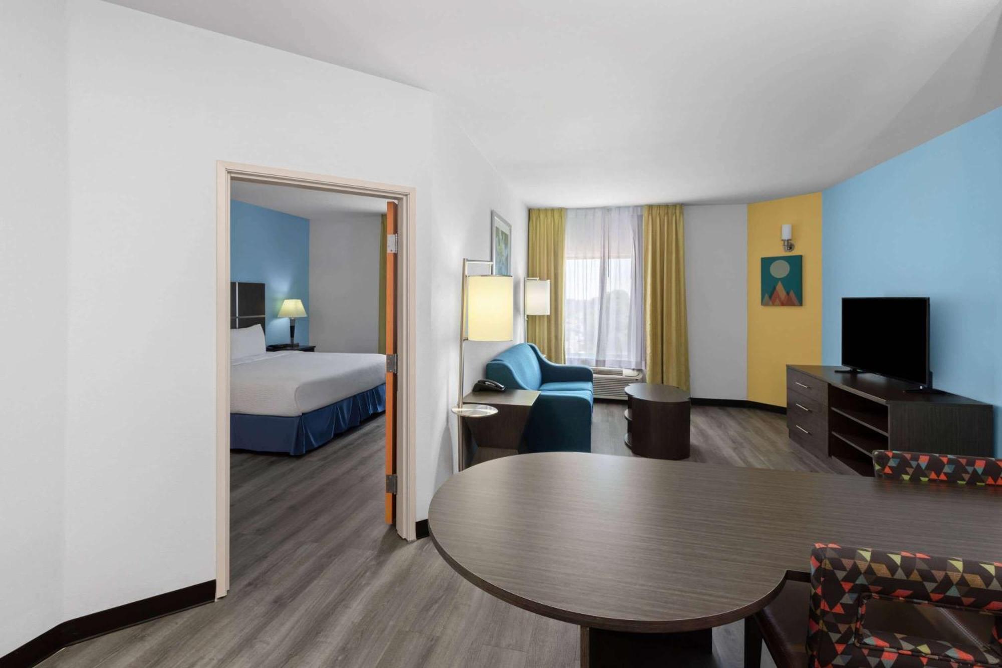 Days Inn & Suites By Wyndham Lubbock Medical Center Dış mekan fotoğraf