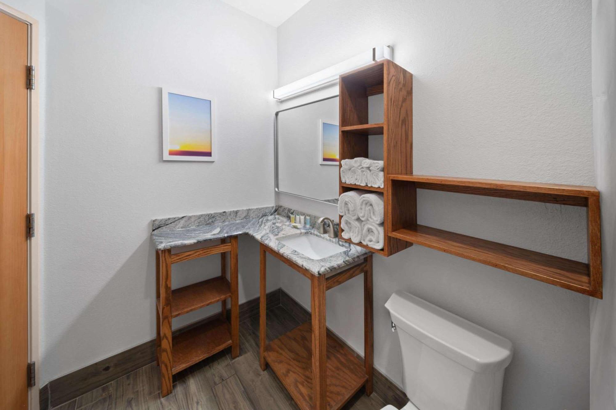 Days Inn & Suites By Wyndham Lubbock Medical Center Dış mekan fotoğraf
