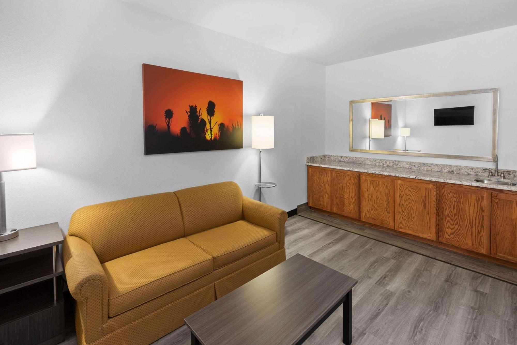 Days Inn & Suites By Wyndham Lubbock Medical Center Dış mekan fotoğraf