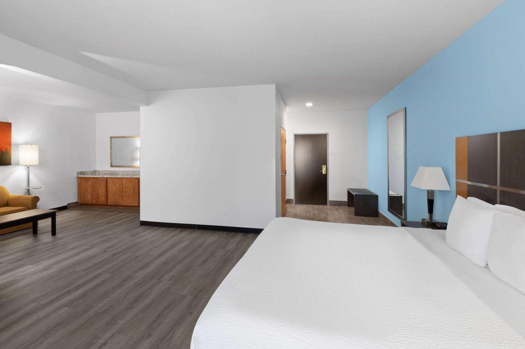 Days Inn & Suites By Wyndham Lubbock Medical Center Dış mekan fotoğraf