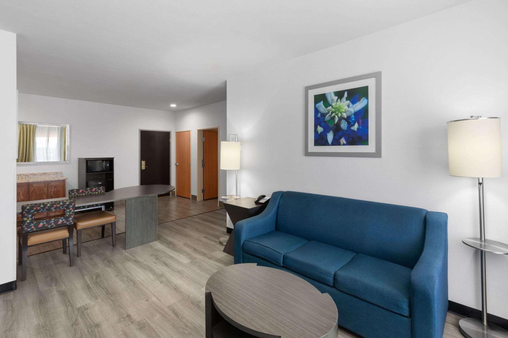 Days Inn & Suites By Wyndham Lubbock Medical Center Dış mekan fotoğraf