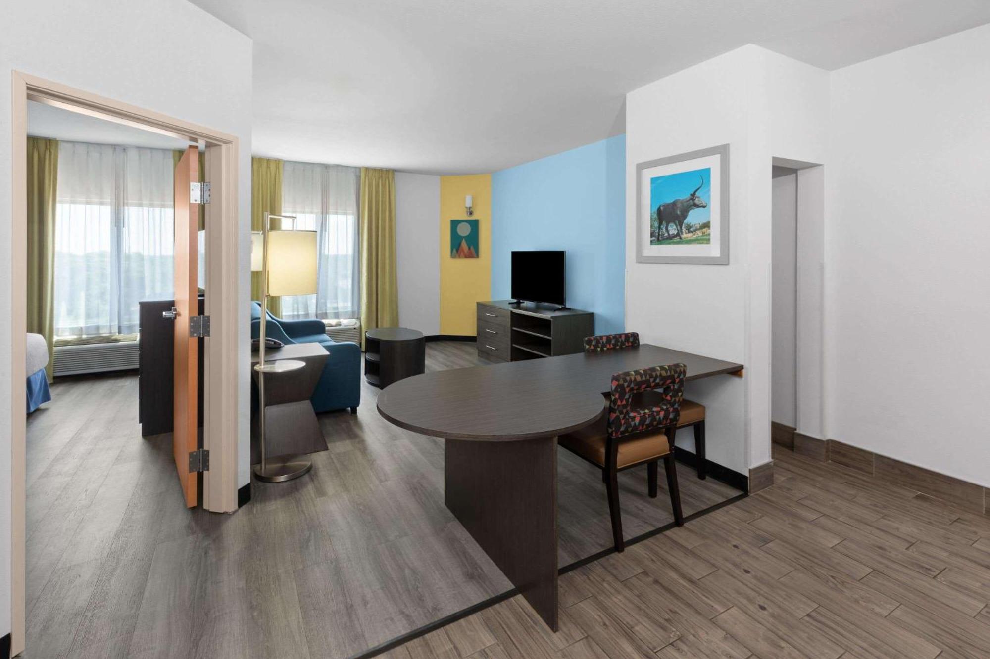 Days Inn & Suites By Wyndham Lubbock Medical Center Dış mekan fotoğraf