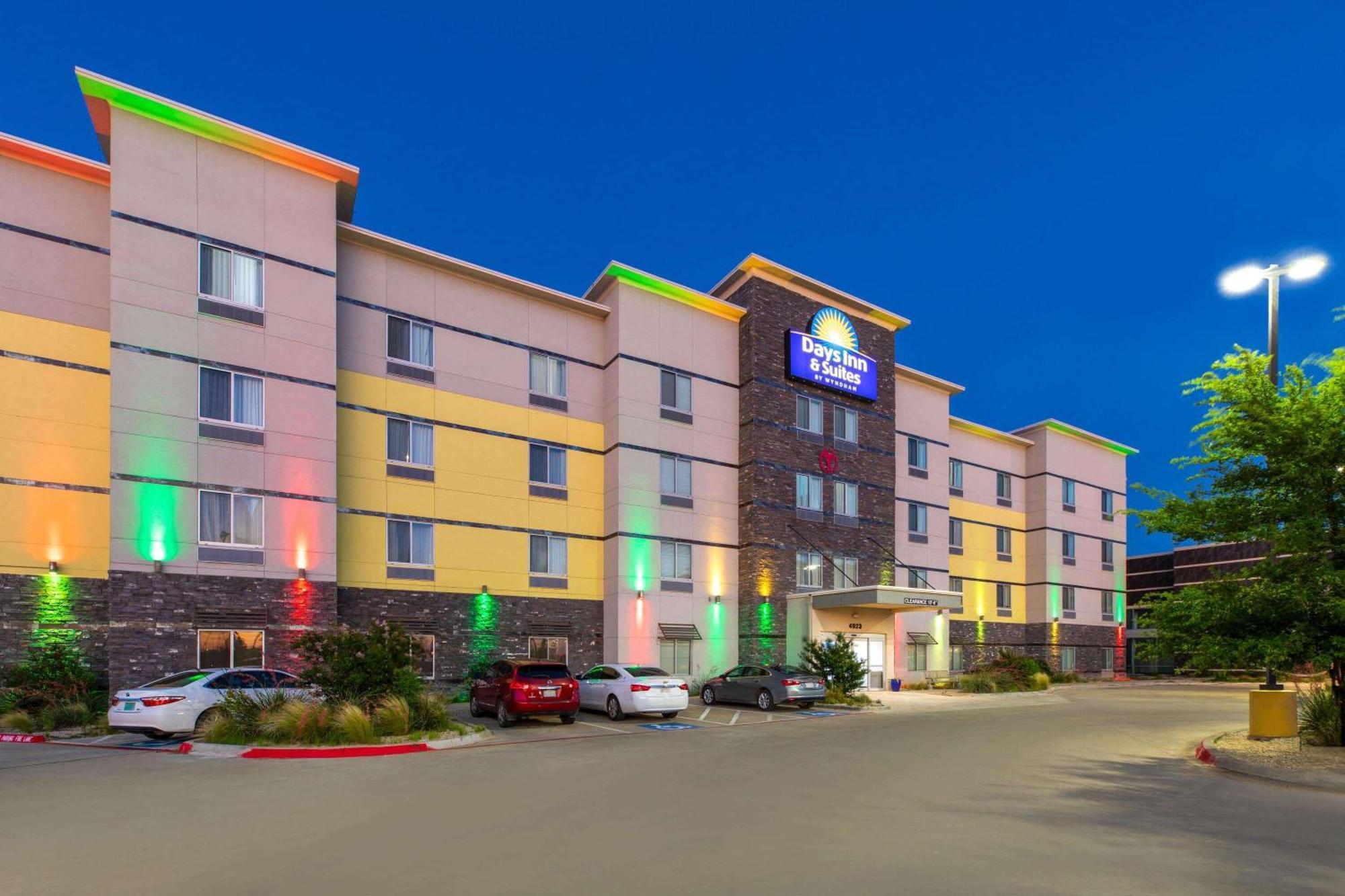 Days Inn & Suites By Wyndham Lubbock Medical Center Dış mekan fotoğraf