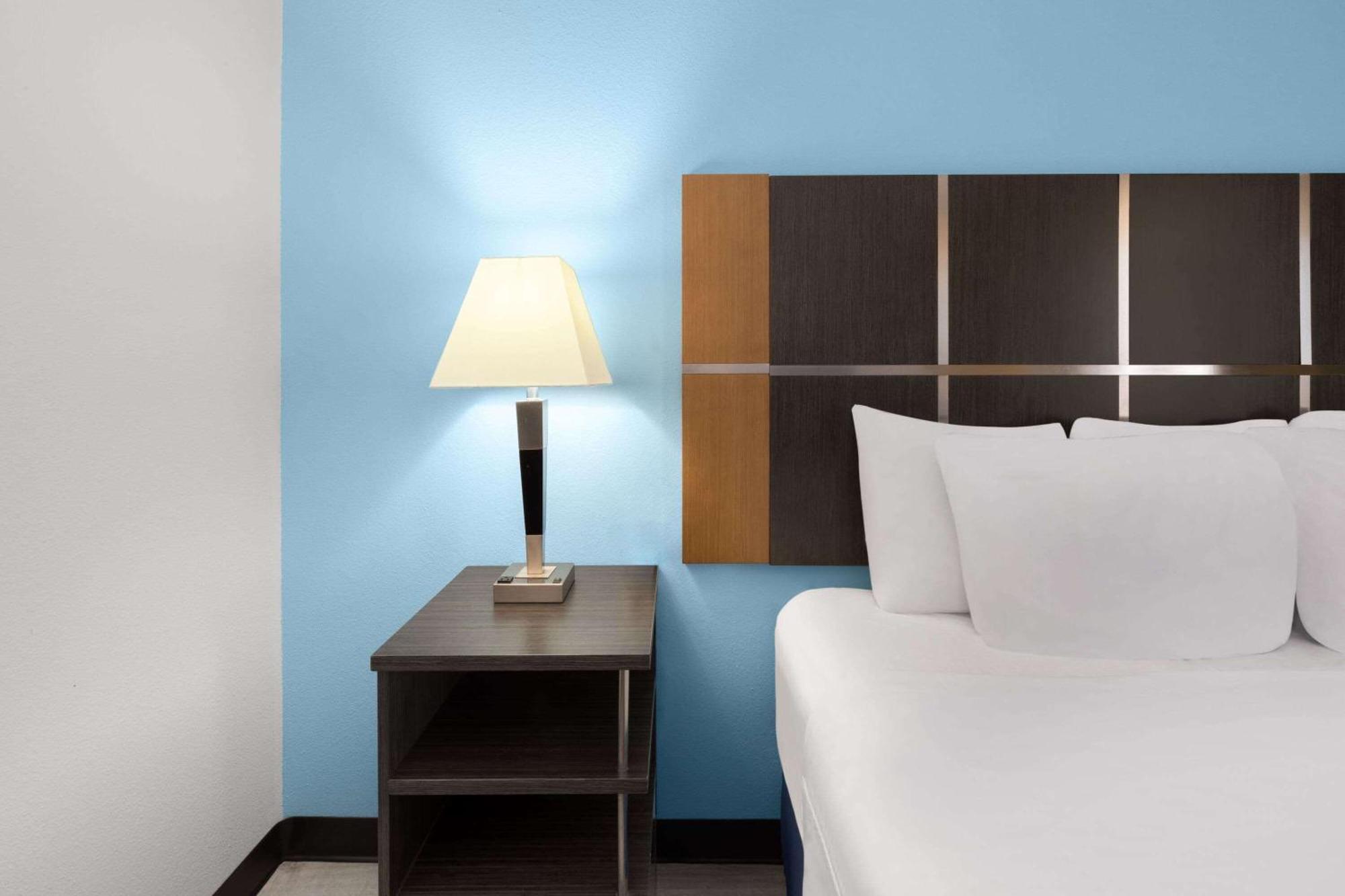 Days Inn & Suites By Wyndham Lubbock Medical Center Dış mekan fotoğraf