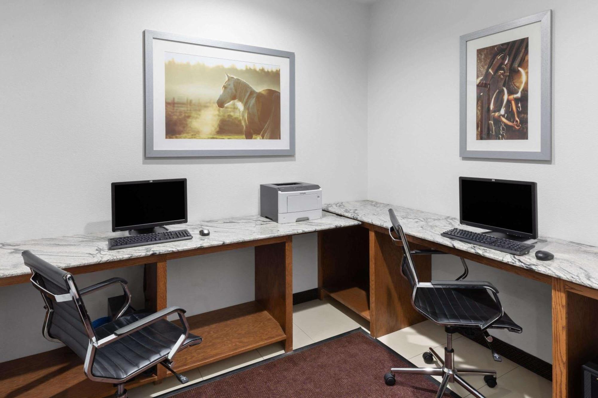 Days Inn & Suites By Wyndham Lubbock Medical Center Dış mekan fotoğraf