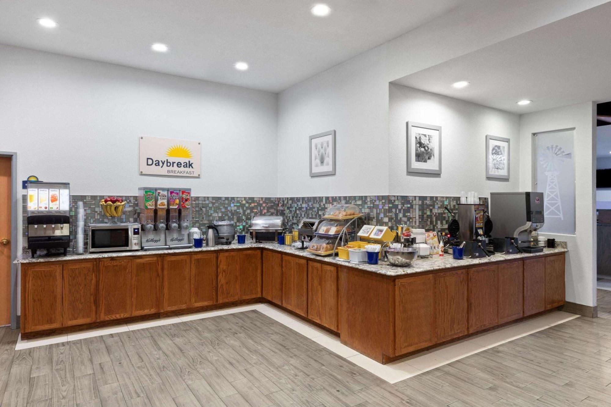 Days Inn & Suites By Wyndham Lubbock Medical Center Dış mekan fotoğraf