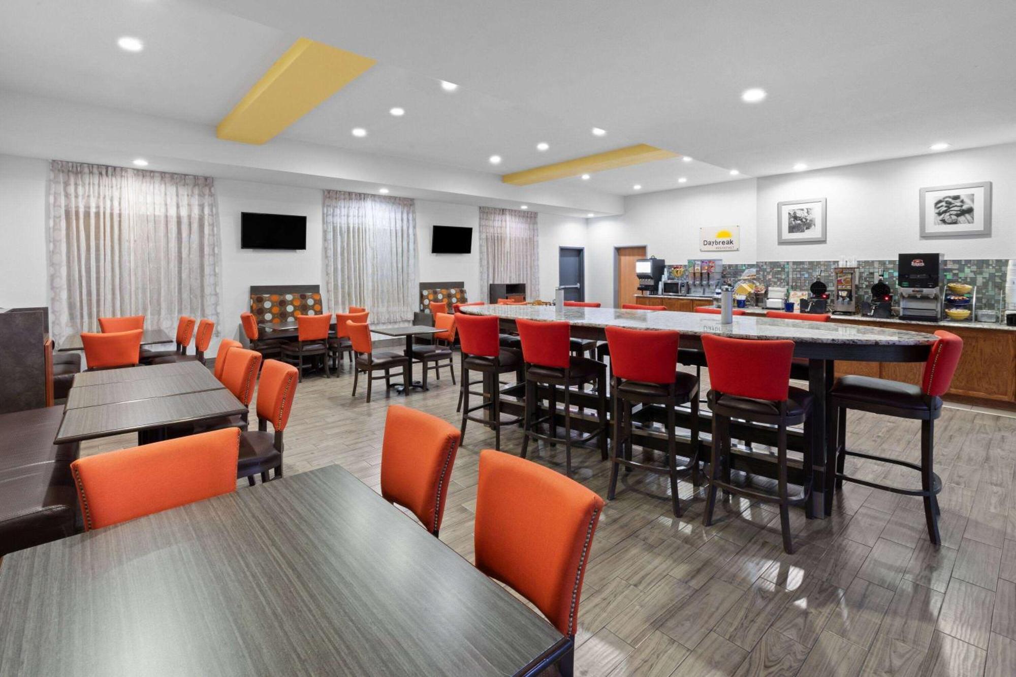 Days Inn & Suites By Wyndham Lubbock Medical Center Dış mekan fotoğraf