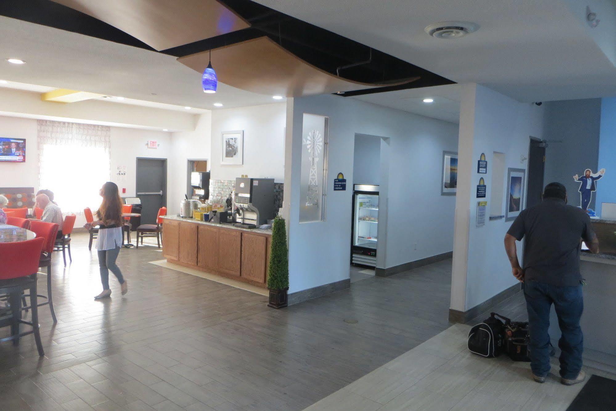 Days Inn & Suites By Wyndham Lubbock Medical Center Dış mekan fotoğraf