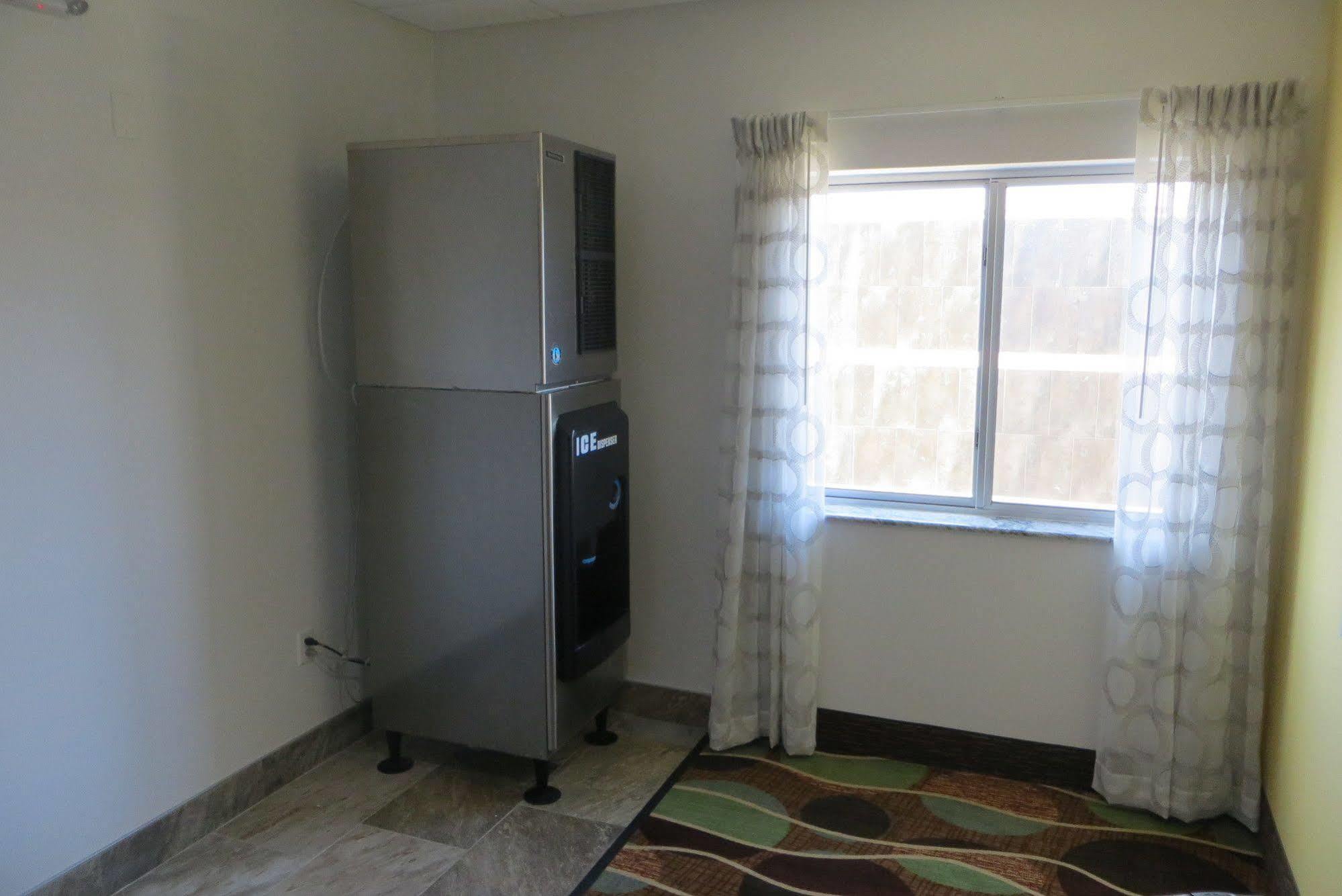 Days Inn & Suites By Wyndham Lubbock Medical Center Dış mekan fotoğraf